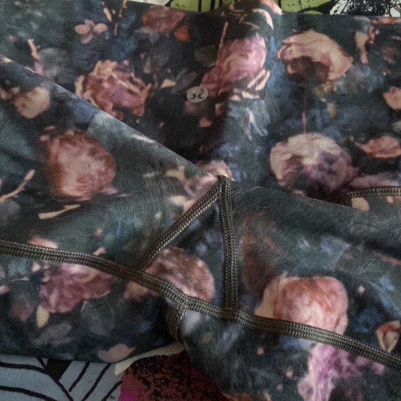 Lululemon Wunder Under Crop II (Special Edition) *Scallop 24" - Picture 8 of 9